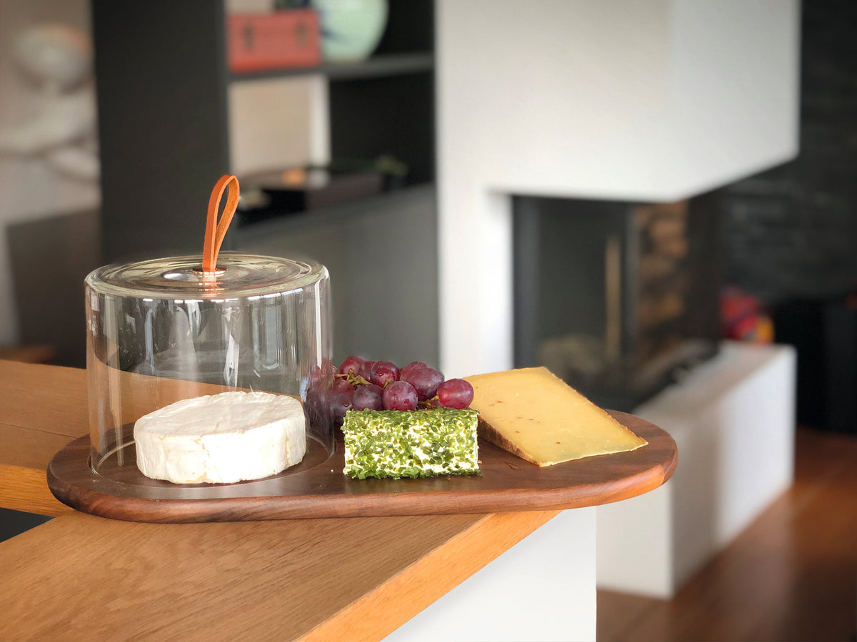 WALNUT Käseplatte mit Glashaube aus unserer neuen WALNUSS Kollektion von PHILIPPI